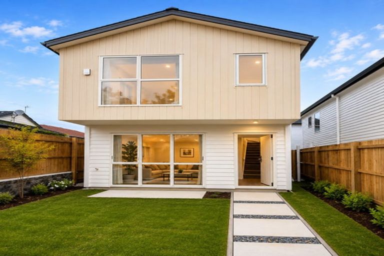 Photo of property in 9a Sheralee Place, Bucklands Beach, Auckland, 2014