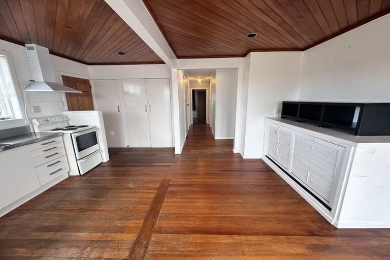 Photo of property in 31 Fairclough Road, Beach Haven, Auckland, 0626