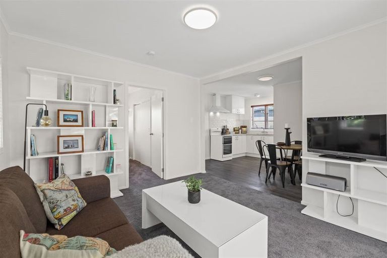 Photo of property in 2/13 Salisbury Road, Birkdale, Auckland, 0626