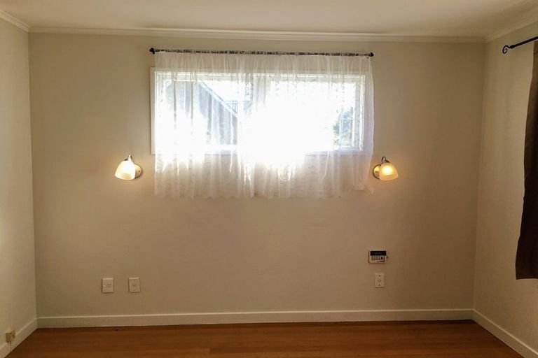 Photo of property in 2a Waller Avenue, Bucklands Beach, Auckland, 2012