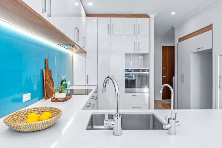 Photo of property in 11f Clearwater Cove, West Harbour, Auckland, 0618