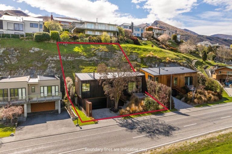 Photo of property in 61 Mcdonnell Road, Arrowtown, 9302