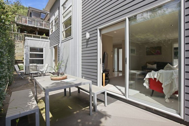 Photo of property in 32c Gilbert Street, New Plymouth, 4310