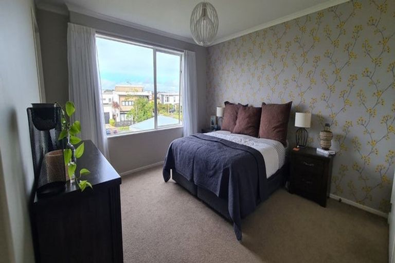 Photo of property in 2 Kotuku Lane, Hobsonville, Auckland, 0616