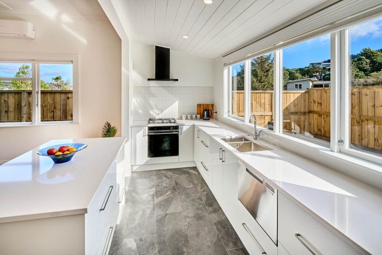 Photo of property in 237 Main Road, Tawa, Wellington, 5028