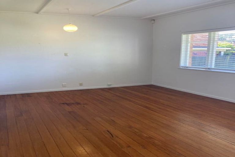 Photo of property in 15 Hattaway Avenue, Bucklands Beach, Auckland, 2012