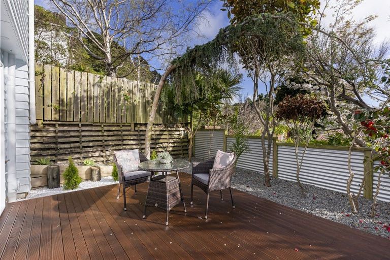 Photo of property in 1 Pinnacle Street, Seatoun, Wellington, 6022