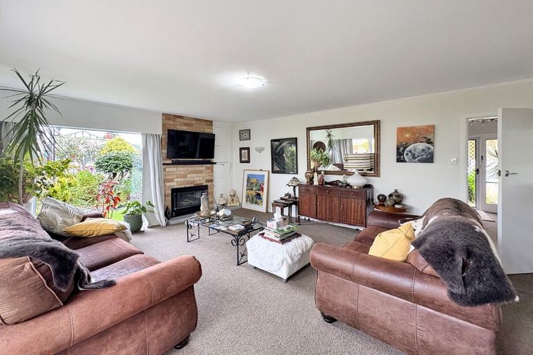 Photo of property in 2 Saint Leonard Street, Saint Johns Hill, Whanganui, 4501