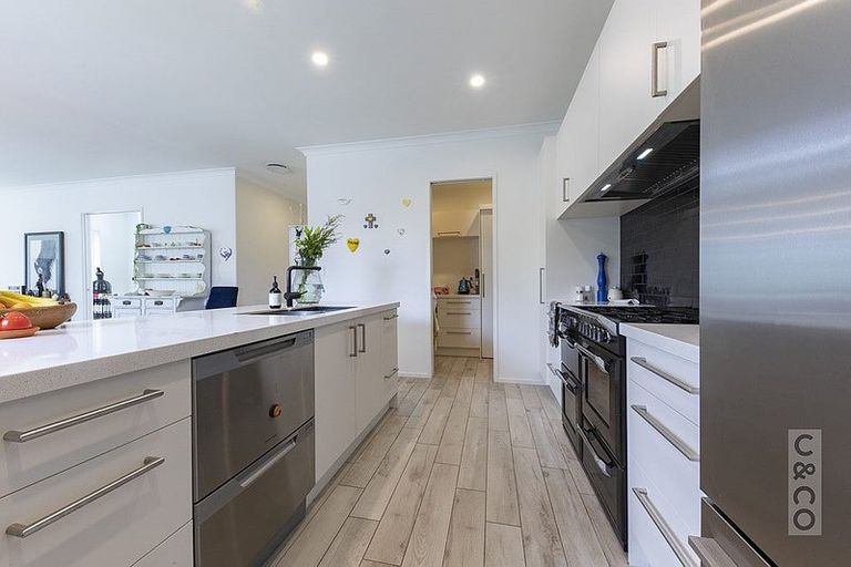 Photo of property in 14 Floyd Road, Riverhead, 0820