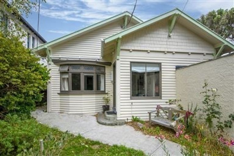 Photo of property in 16 Moana Road, Kelburn, Wellington, 6012