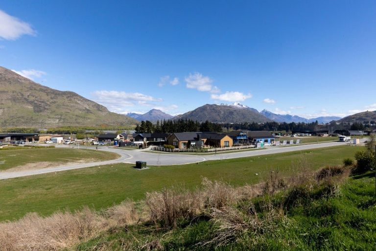 Photo of property in 14 Kahiwi Drive, Lower Shotover, 9304