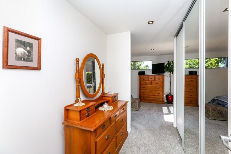 Photo of property in 14 Nursery Place, Westown, New Plymouth, 4310