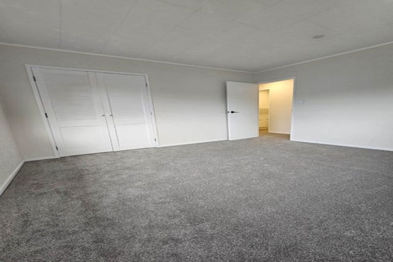 Photo of property in 82 Lynn Road, Bayview, Auckland, 0629