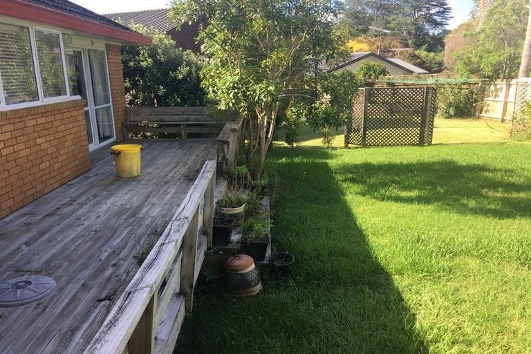 Photo of property in 3 Lochend Place, Highland Park, Auckland, 2010