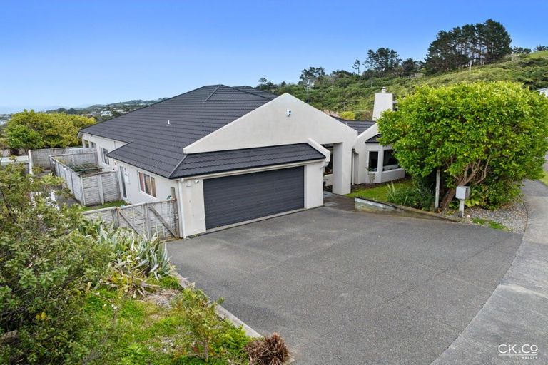 Photo of property in 41 Arahiwi Grove, Tirohanga, Lower Hutt, 5010