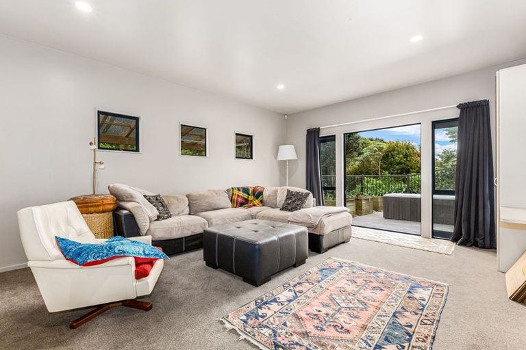 Photo of property in 11 Glengavel Grove, Papakowhai, Porirua, 5024