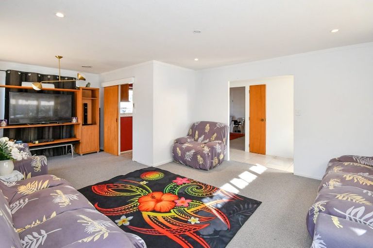 Photo of property in 15 Oakmont Place, Wattle Downs, Auckland, 2103