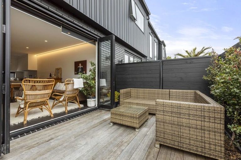 Photo of property in 18d St Michaels Avenue, Point Chevalier, Auckland, 1022