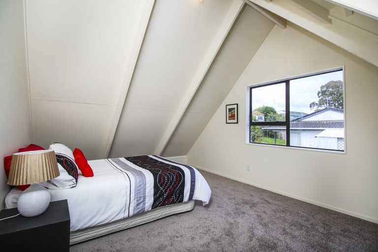 Photo of property in 5a Sabot Place, Massey, Auckland, 0614