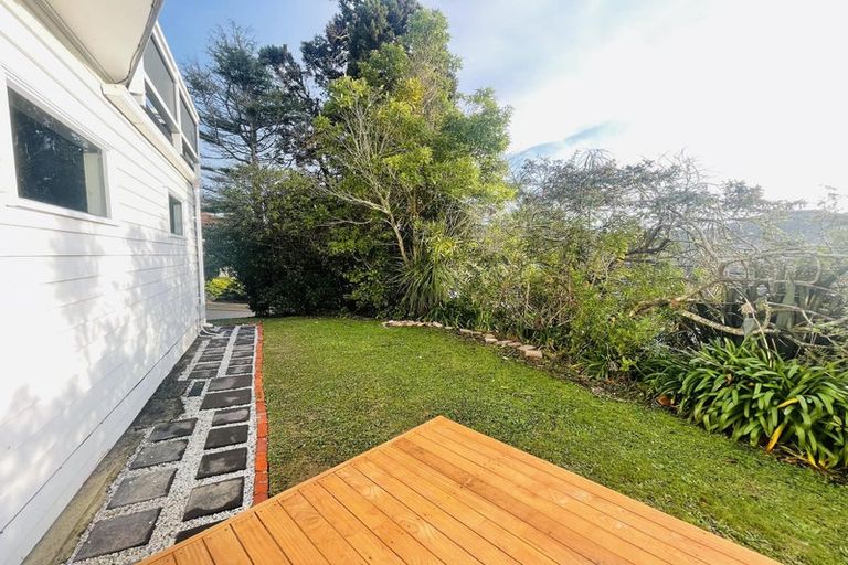 Photo of property in 11 Ridd Crescent, Karori, Wellington, 6012