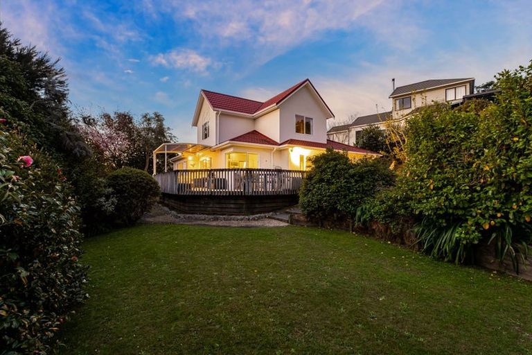 Photo of property in 21 Saunders Close, Whitby, Porirua, 5024