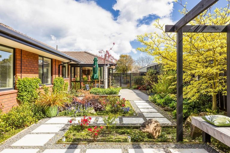 Photo of property in 5 Castle Way, Beckenham, Christchurch, 8023