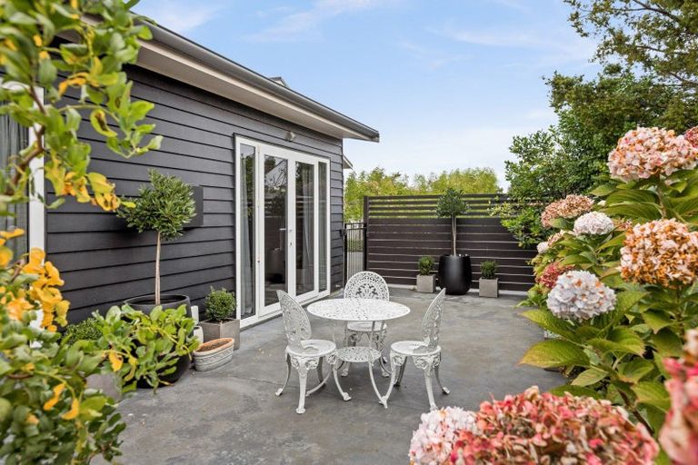 Photo of property in 18a Cambridge Terrace, Taradale, Napier, 4112