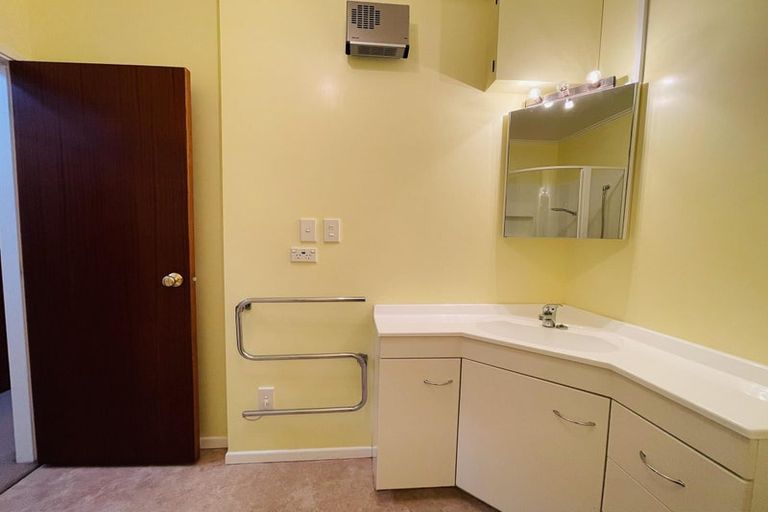 Photo of property in 11 Ridd Crescent, Karori, Wellington, 6012