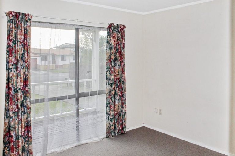 Photo of property in 18 Peter Hall Drive, Kelvin Grove, Palmerston North, 4414