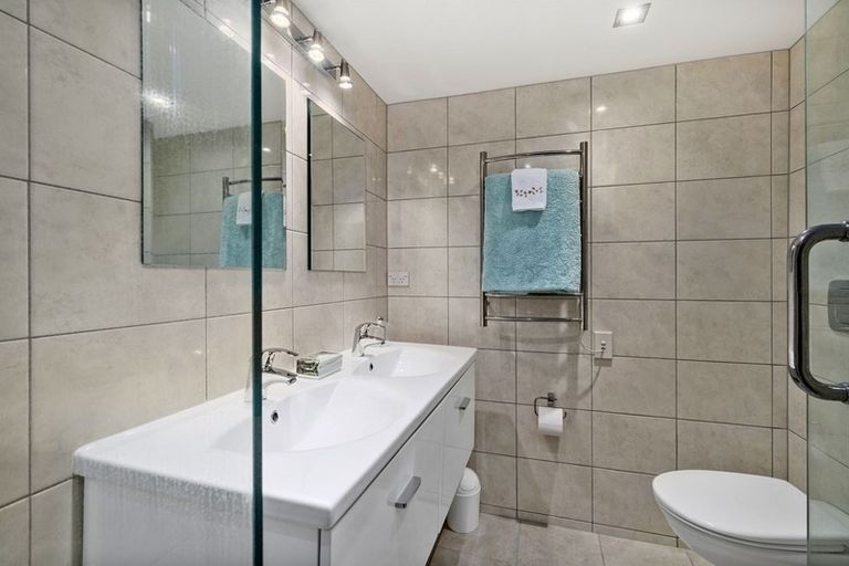 Photo of property in 8 Eastcliffe Road, Castor Bay, Auckland, 0620