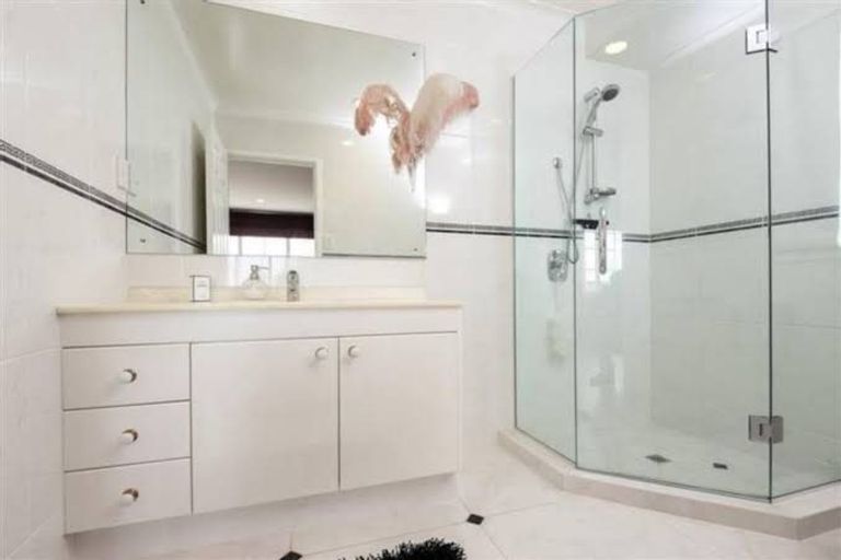 Photo of property in 16 Casabella Court, Northpark, Auckland, 2013