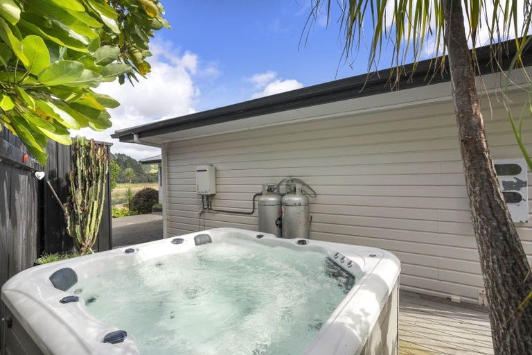 Photo of property in 106 Whitby Place, Whangamata, 3620