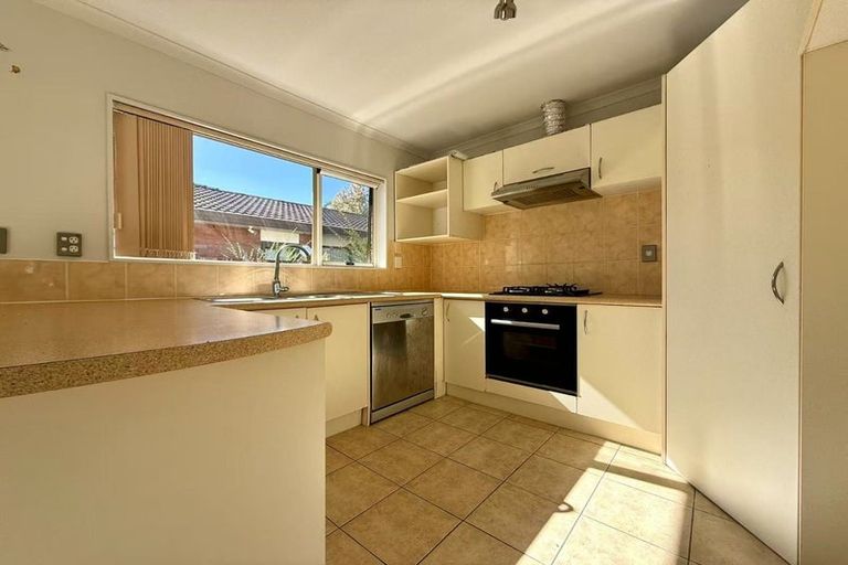 Photo of property in 17 Parkcrest Drive, Henderson, Auckland, 0612