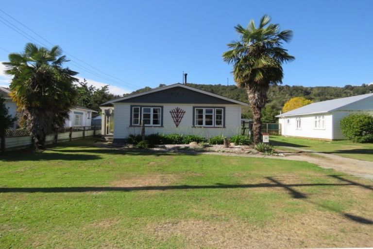 Photo of property in 35 Dick Street, Reefton, 7830