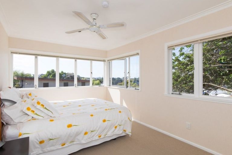 Photo of property in 21 Gladstone Road, Northcote, Auckland, 0627