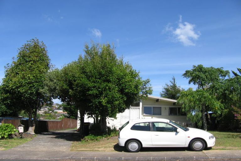 Photo of property in 20 Cockayne Crescent, Sunnynook, Auckland, 0620