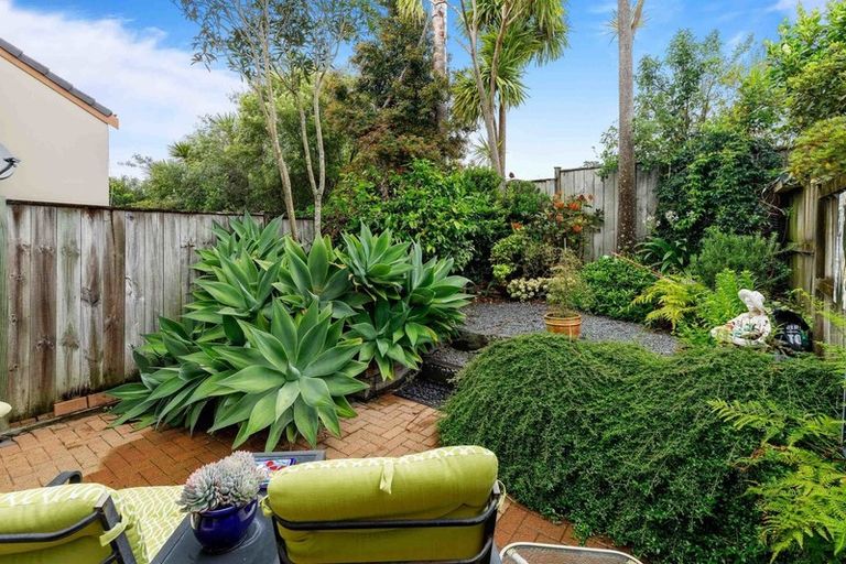 Photo of property in 3/57 Gladstone Road, Northcote, Auckland, 0627