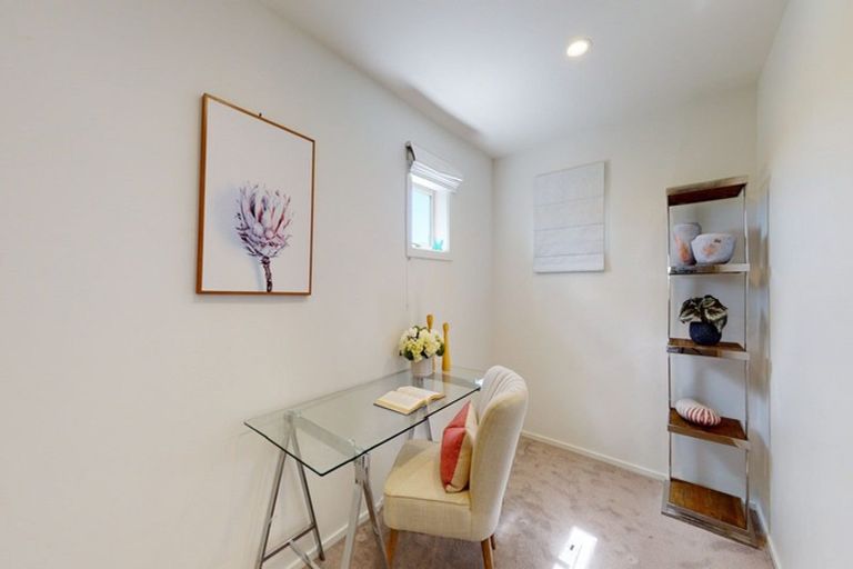 Photo of property in 39 Scarlet Oak Drive, Schnapper Rock, Auckland, 0632