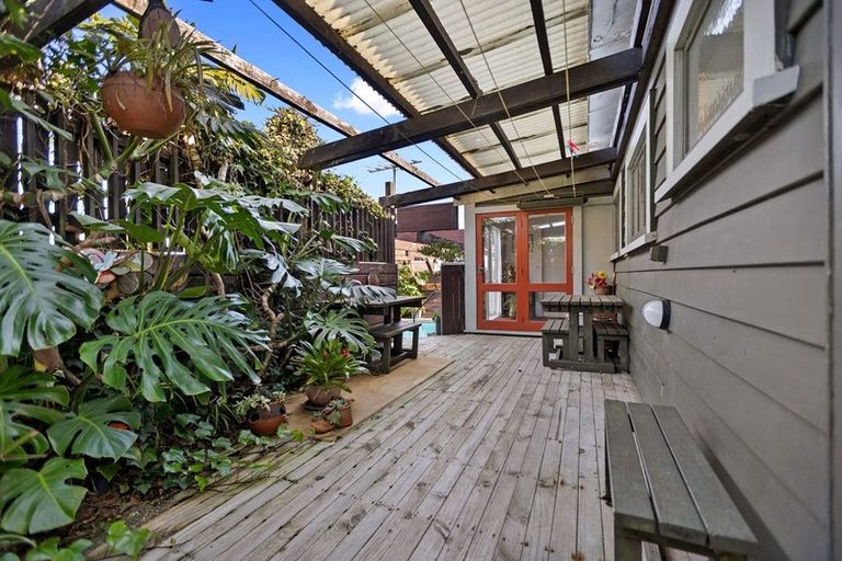 Photo of property in 480 Devon Street East, Strandon, New Plymouth, 4312