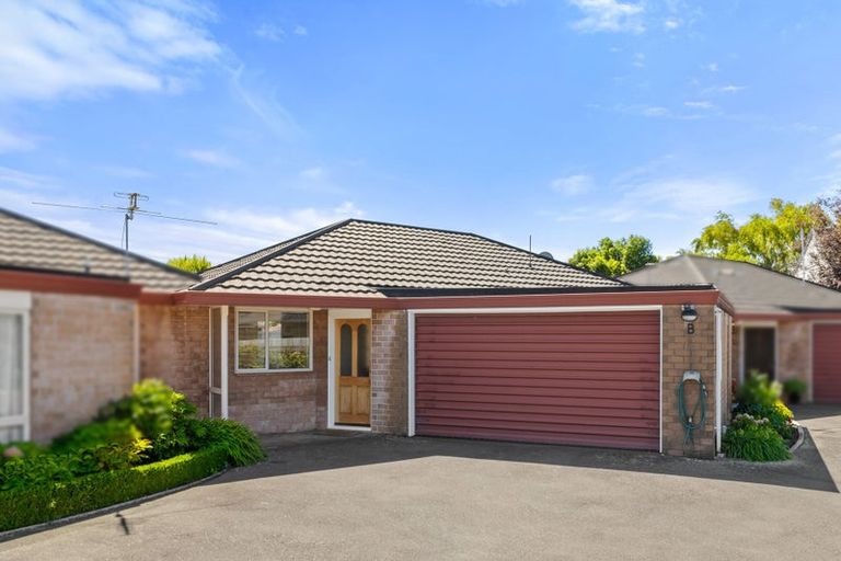 Photo of property in 2/98 Domain Terrace, Spreydon, Christchurch, 8024