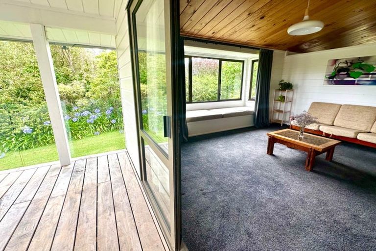 Photo of property in 646 Waitakere Road, Kumeu, 0891