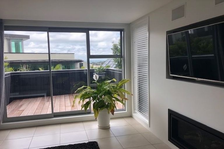 Photo of property in 8b Marama Street, Castor Bay, Auckland, 0620