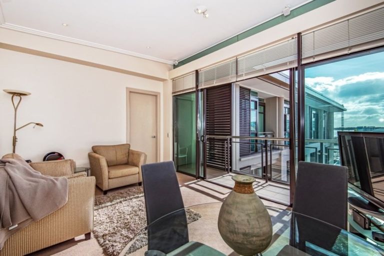 Photo of property in The Quays Apartments, 4m/99 Customs Street, Auckland Central, Auckland, 1010