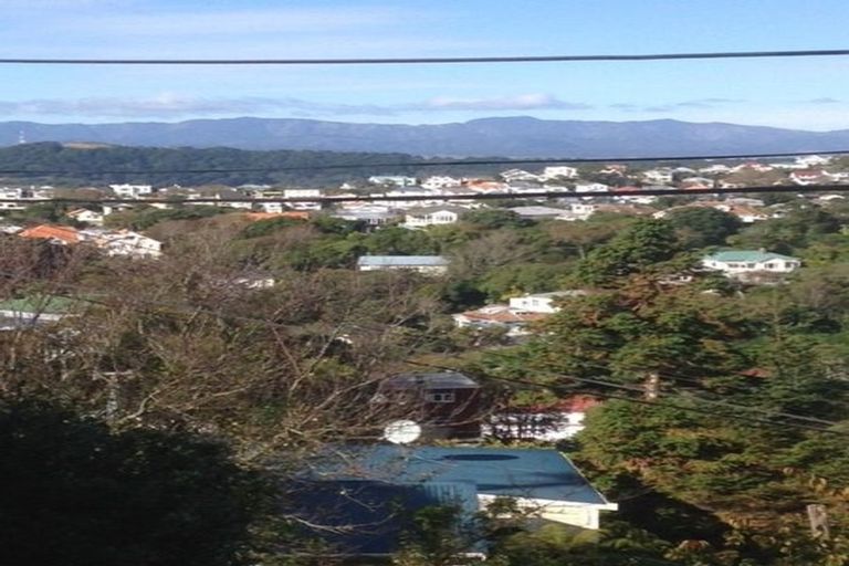 Photo of property in 2 Garden Road, Northland, Wellington, 6012