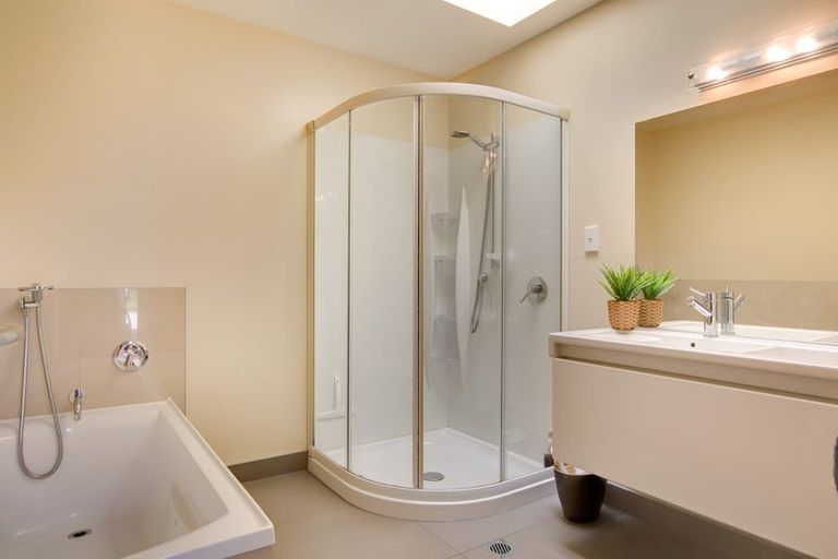 Photo of property in 33 Benmore Place, Glenorchy, 9372