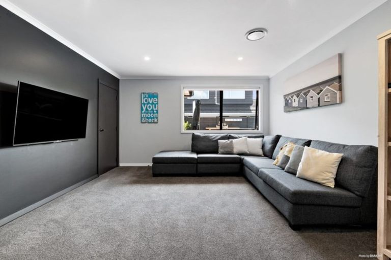 Photo of property in 16 Boocock Crescent, Orewa, 0931