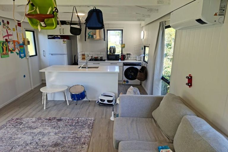 Photo of property in 27 Evans Road, Glen Eden, Auckland, 0602