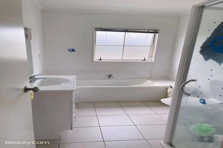 Photo of property in 41 Seymour Road, Sunnyvale, Auckland, 0612
