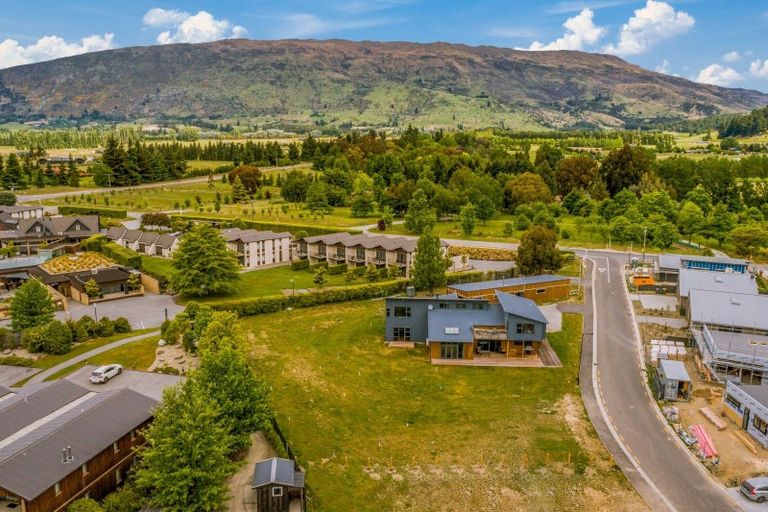 Photo of property in 6 Cleland Close, Wanaka, 9382