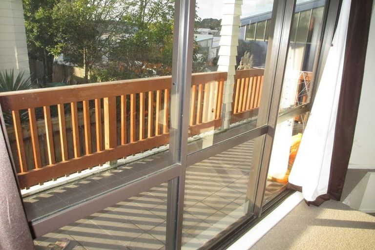 Photo of property in 9c Woodall Place, Totara Vale, Auckland, 0627